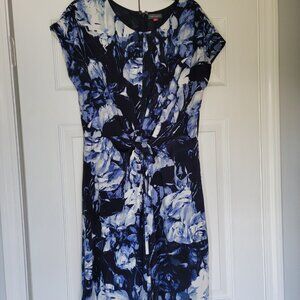 Womens Vince Camuto size M navy and white dress